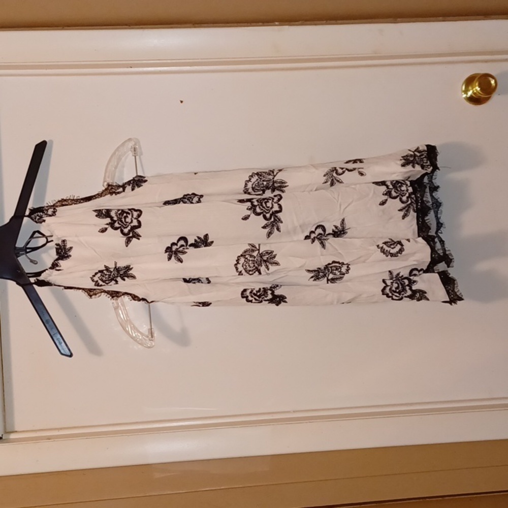 NWT - Haute Nites Black & White Sleeveless Floral Halter Sundress - Size Large